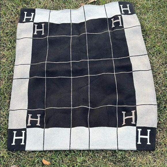 Other - Hermes  throw